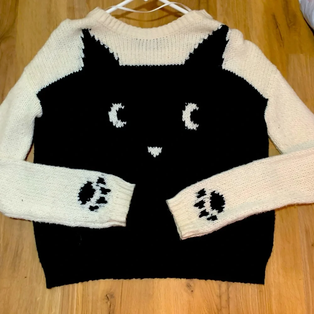 Adorable, warm kitty sweater - Picture 4 of 5